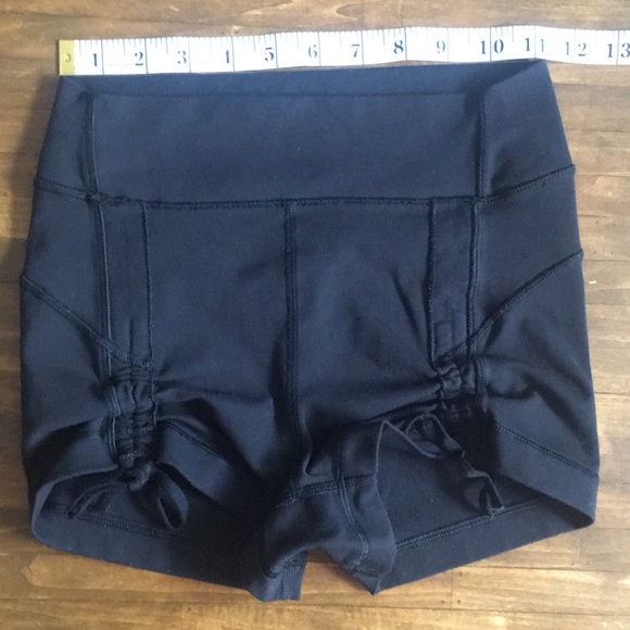 Lululemon Liberty Shorts - Picture 8 of 8